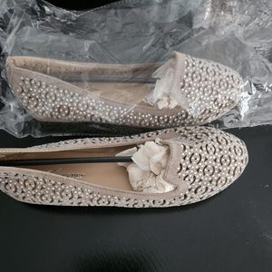 Forever Link Sophisticated bedazzled Toe Flat Taupe- NEW